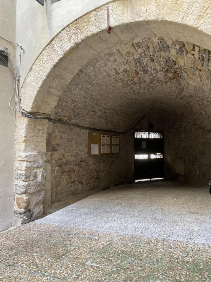 Place Aux Herbes Nîmes Exterior foto