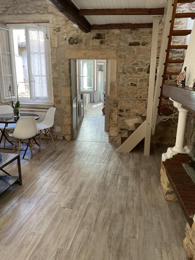 Place Aux Herbes Nîmes Exterior foto