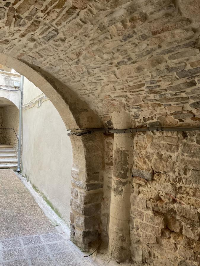 Place Aux Herbes Nîmes Exterior foto
